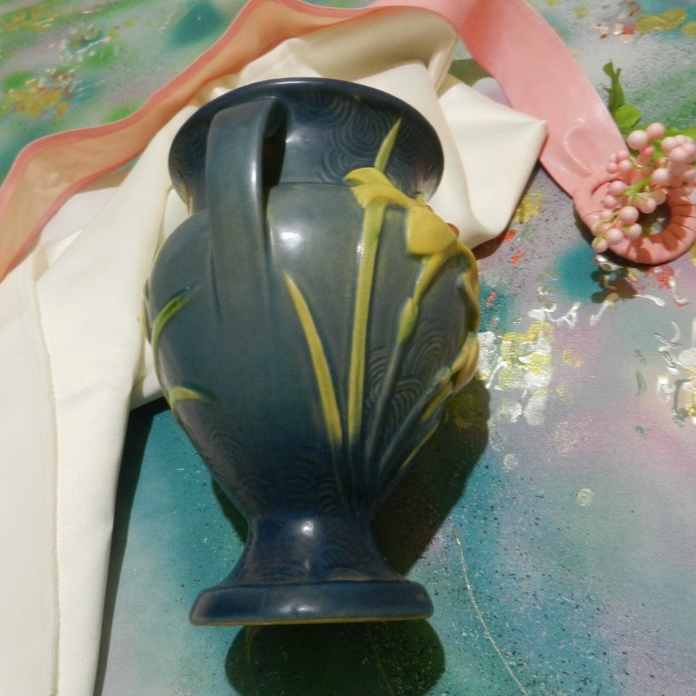 VTG Roseville USA Zephyr Lily urn 2 handled vase ceramic art piece home accent - Picture 3 of 8